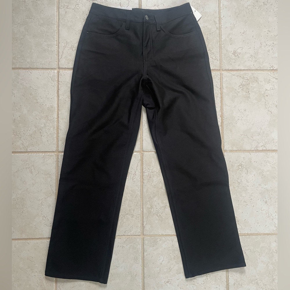 lululemon EasyFive MidRise Relaxed Straight Pant *Short in Black, size 28